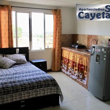Apartaestudios San Cayetano Cali Exteriör bild