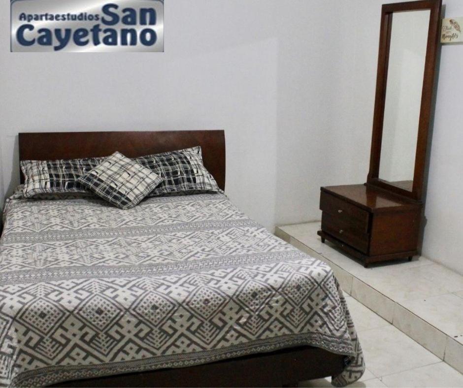 Apartaestudios San Cayetano Cali Exteriör bild