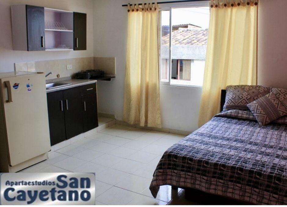 Apartaestudios San Cayetano Cali Exteriör bild