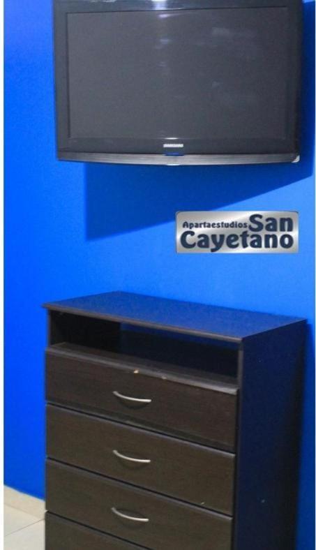 Apartaestudios San Cayetano Cali Exteriör bild