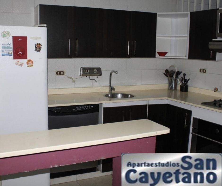 Apartaestudios San Cayetano Cali Exteriör bild